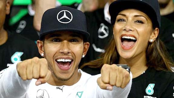 Lewis Hamilton dice que lo mejor es «tener sexo en un gran coche»