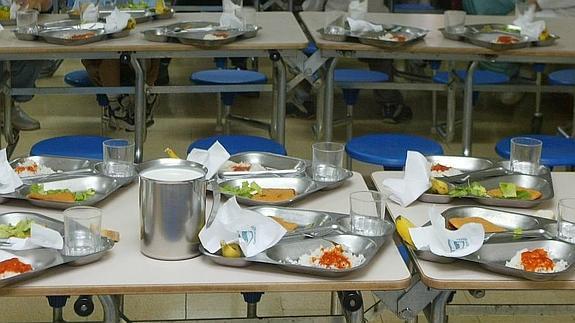 Menús servidos en un comedor escolar. 