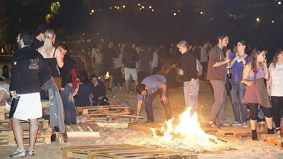 El San Juan de la reconciliación aparca el lado reivindicativo y da paso a una fiesta a secas en Valladolid