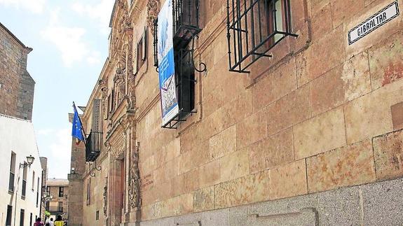 Fachada del Centro Documental de la Memoria Histórica en la calle Gibraltar. 