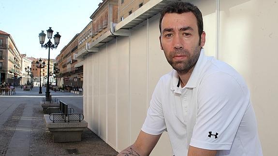 Pedro Rivero, en Fernández Ladreda antes de la entrevista. 