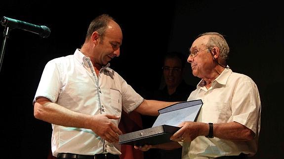 El grupo teatral 'El pedregal' rinde un homenaje a uno de sus impulsores