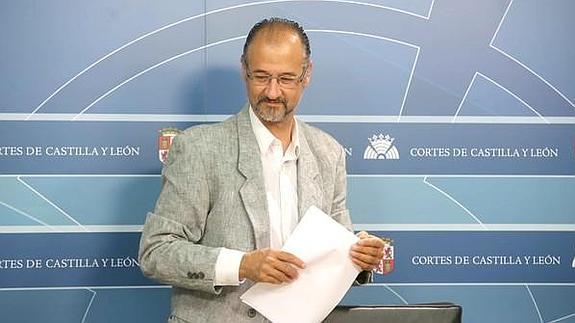 El portavoz del Grupo Parlamentario de Ciudadanos, Luis Fuentes, comparace para explicar su posición ante la elección el Pleno de las vacantes en el Consejo Consultivo. 