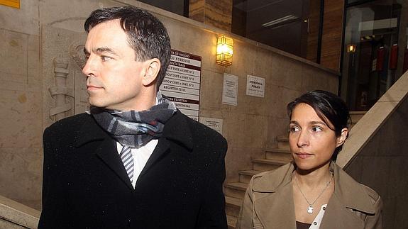 Andrés Herzog, nuevo portavoz de UPyD, con Luciana Miguel en una vista de Caja Segovia. 