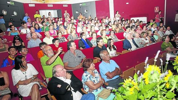 Los asistentes al acto de exaltación del Cardenal Cisneros.