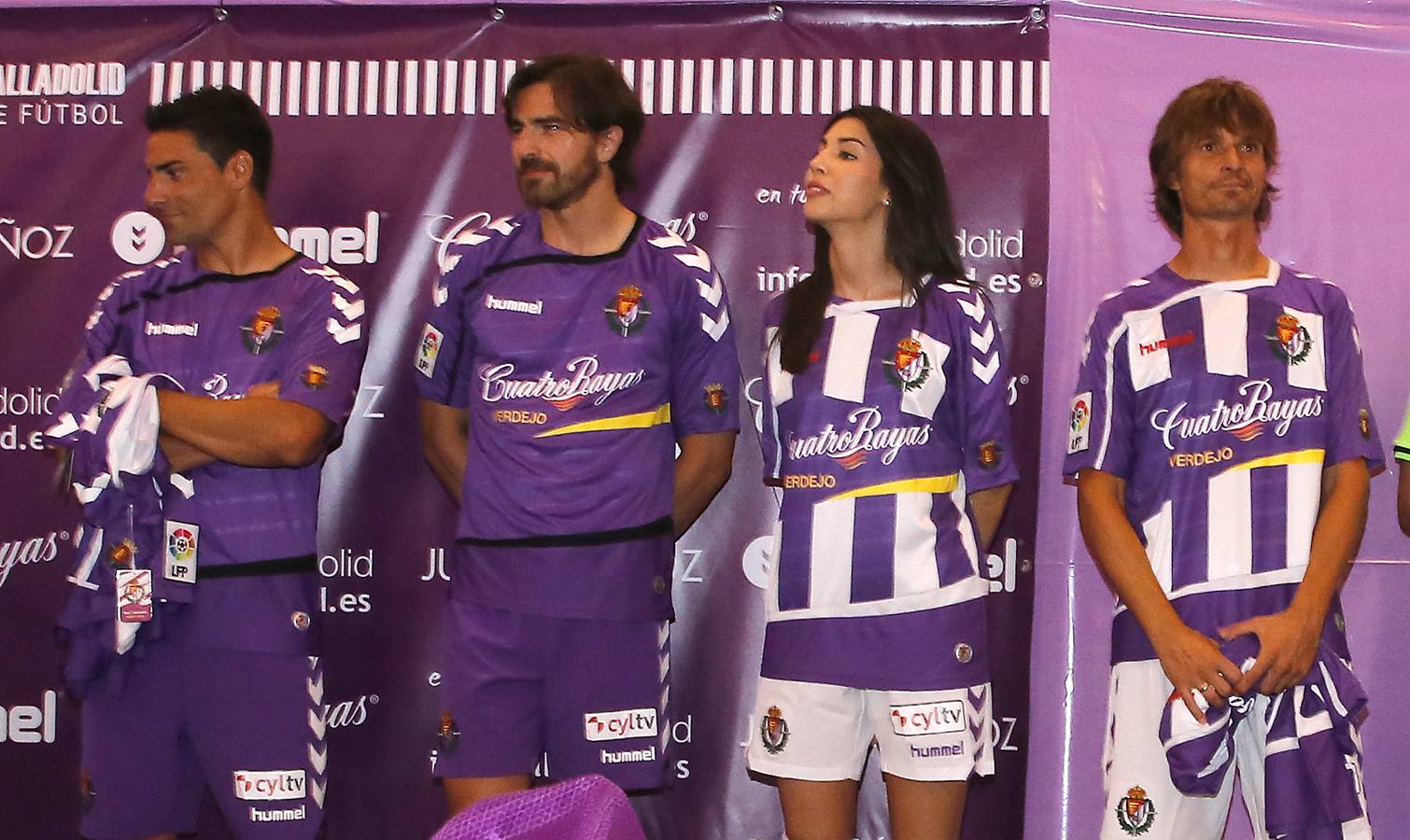 Las dos equipaciones de esta temporada del Pucela R. Gómez