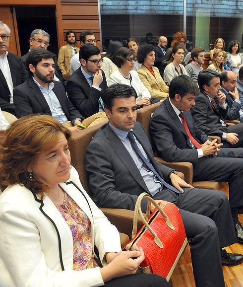 María Jesús Pascual y Juan Zapatero en las Cortes de Castilla y León