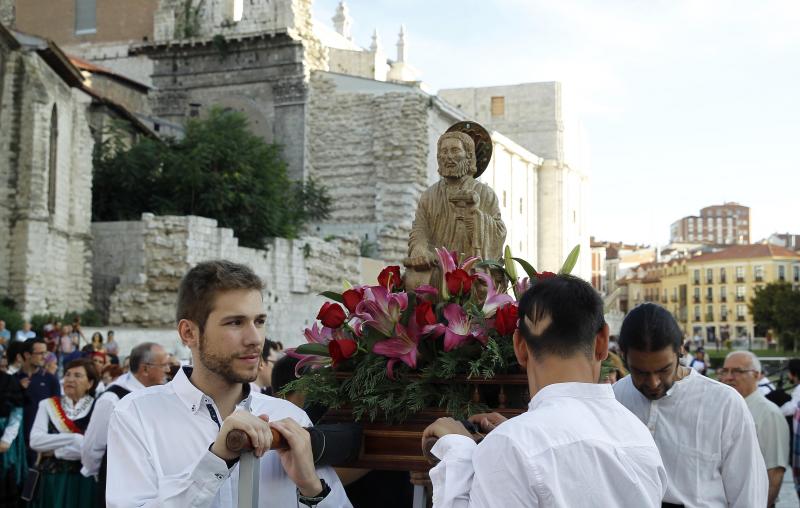 La Casa de Galicia procesiona a su patrón por la ciudad en el día de Santiago Apóstol