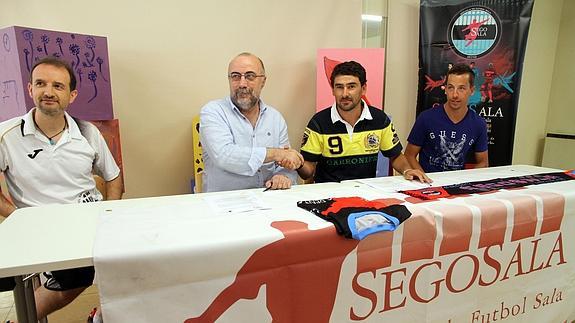 Agustín Pérez, José Manuel Igea, Daniel Ibañes y Lin, este sábado en la firma del acuerdo. 