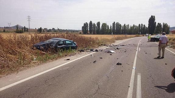 Cuatro heridos en una colisión entre dos turismos en Valladolid