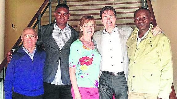 Jesús Yllera, Me Bienvenu Liyota Ndjoli, Pilar Pérez, Carlos Yllera y Richard Biladi Abasi.