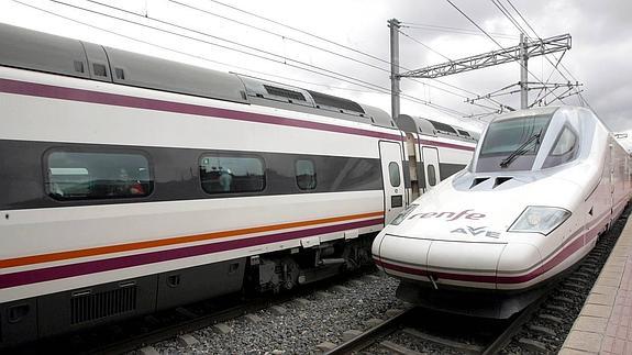 Llegada de un tren AVE a la Estación Campo Grande de Valladolid