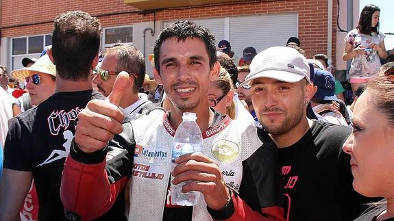 Antonio Jesús Castillejo (centro), vencedor del Gran Premio de Velocidad de La Bañeza en la categoría de 125 cc y Moto3