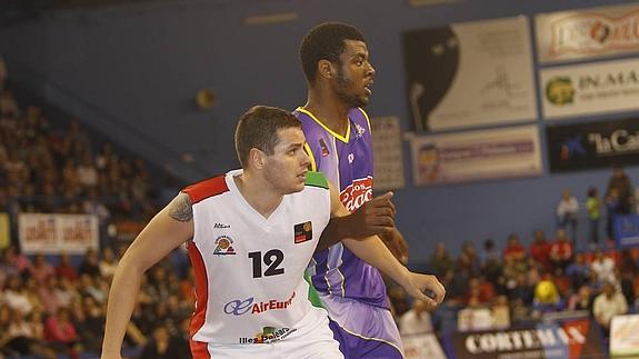 Toni Vicens, la pasada temporada en el partido ante el Quesos Cerrato en Palencia. 