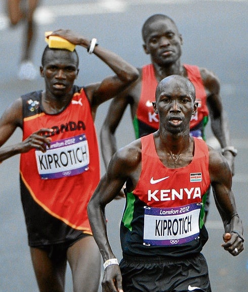 El keniano Wilson Kipsang, seguido por Stephen Kiprotich, durante los Juegos Olímpicos de Londres. 