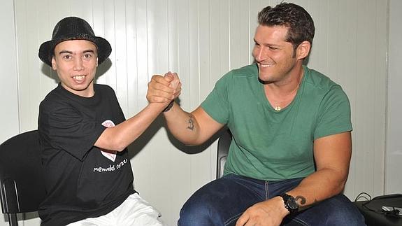 Manu Tenorio: «Ismael es un ejemplo a seguir porque lucha sin parar por su vida»