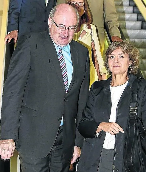 Hogan y García Tejerina, en la última visita que el comisario realizó a España, en junio.