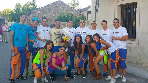 Miembros de la peña ‘La última ronda’, en las fiestas del año pasado. 