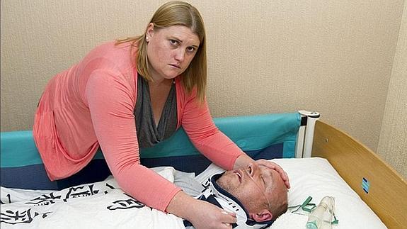 El matrimonio que fingió que el hombre estaba en coma para evitar la cárcel.