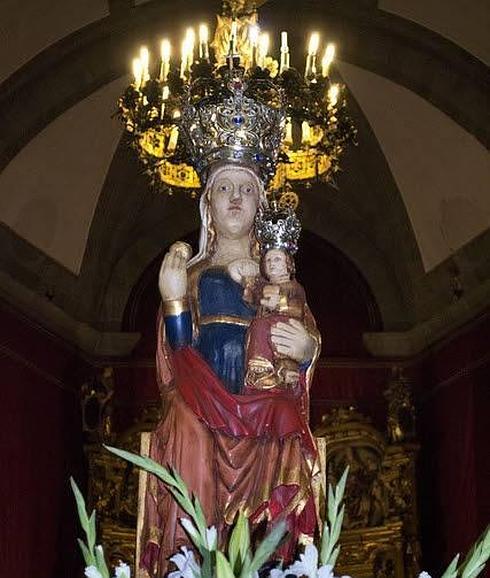 La talla de la Virgen, en la iglesia de San Lorenzo.