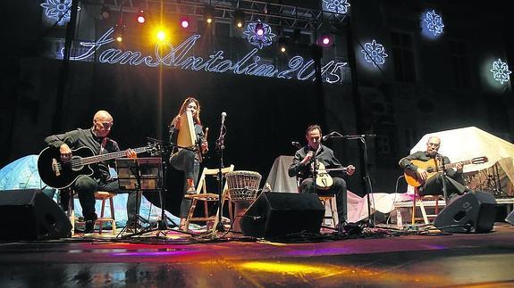 Patas de Peces, en el Recital de Música Folk, ayer en la Plaza Mayor. Merche de la Fuente