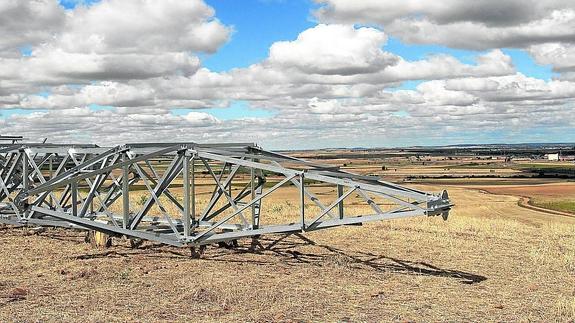 Una de las tres torres preparadas en el yacimiento de Dessobriga, a la espera para ser instalada.