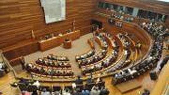 Hemiciclo de las Cortes en la sesión que abordó en julio pasado la investidura como presidente de la Junta de Juan Vicente Herrera.