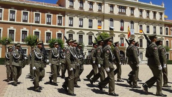 Desfile en la Academia de Caballería de Valladolid. 