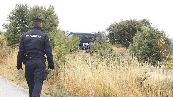 Efectivos policiales en la zona de rastreo.