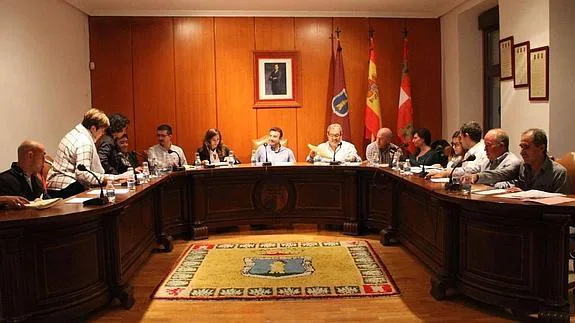 Pleno en el Ayuntamiento de Peñafiel.