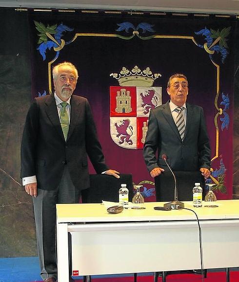 Pedro Grijalba y Bienvenido Mena, en la presentación. M.J. GUTIÉRREZ