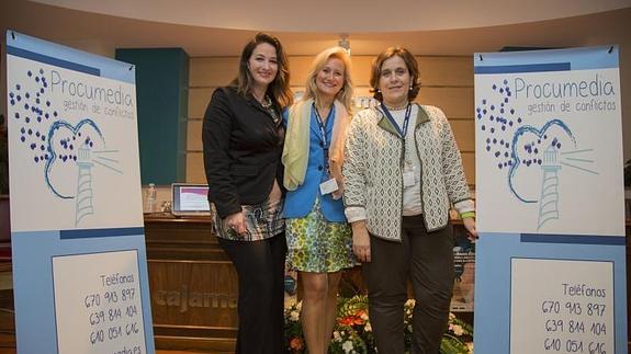 Luciana Cataldi, Gloria Calderón y Nuria Calvo, mediadoras. 