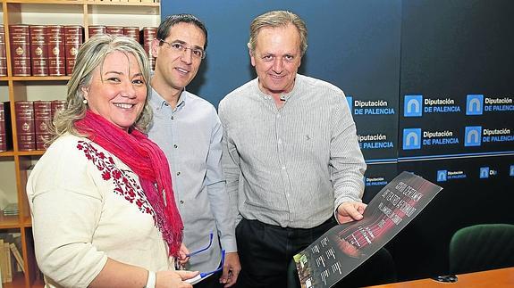 María José Ortega, Rubén Alonso y Jesús María García, en la Diputación, antes de la presentación del certamen.