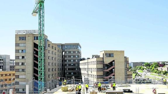 Aspecto de los trabajos que se llevan a cabo en la zona del Hospital.