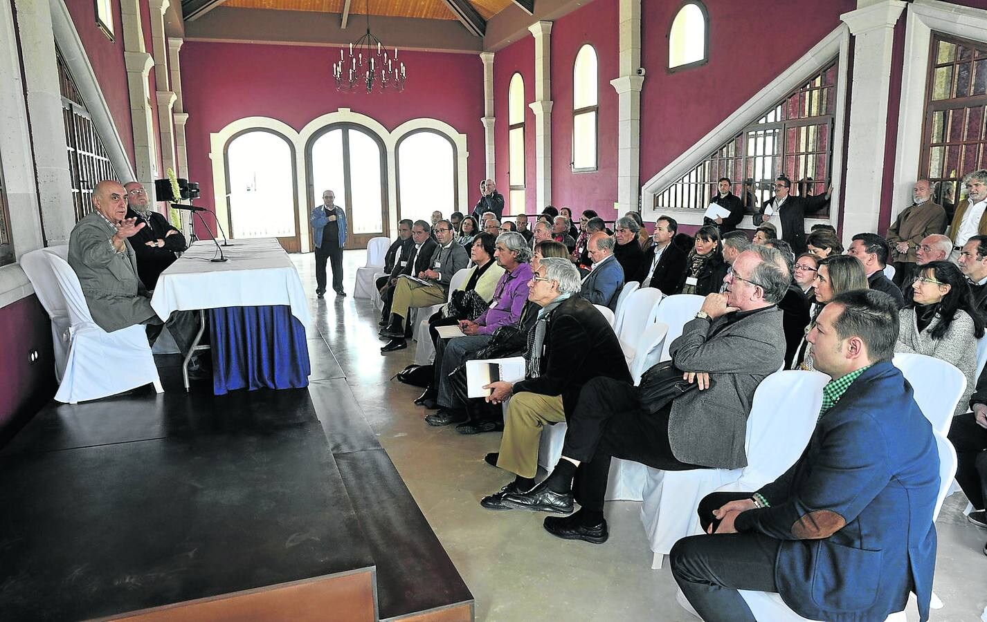 Un momento de la jornada sobre el paisaje celebrada ayer en la Bodega la Heredad de Urueña. 