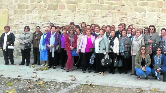 Mujeres de diversos municipios participaron en la celebración del Día de la Mujer Rural en Cantalapiedra. 