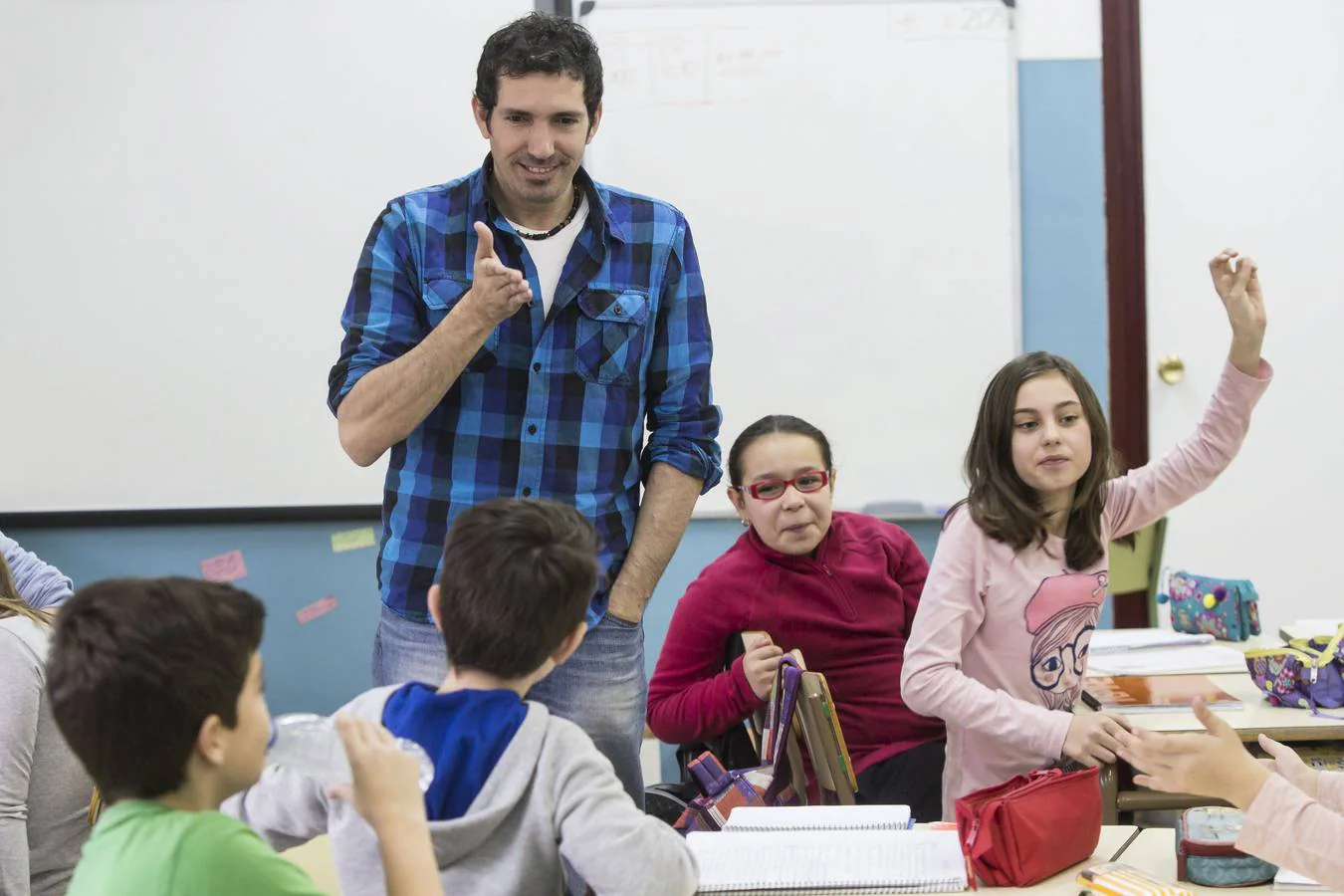 César Bona, en su clase. 