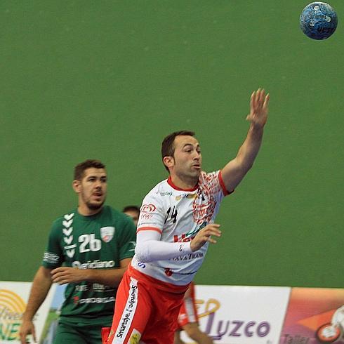 Carlos Villagrán, durante un partido de esta temporada. 