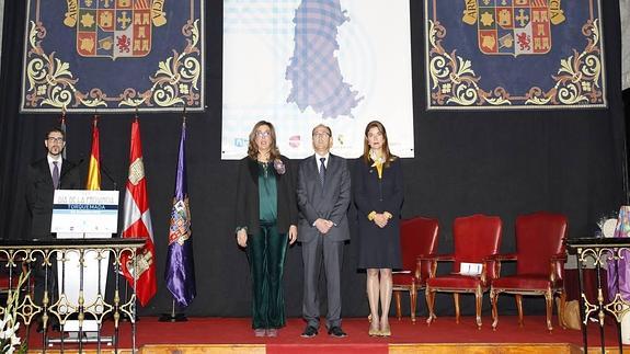 Ángeles Armisén, Jorge Domingo Martínez y Carmen Becerril, en el Día de la Provincia.