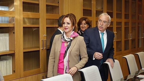 Silvia Clemente y Jesús Encabo, en el Consejo de Cuentas. 