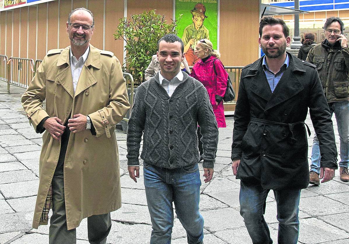 Luis Fuentes, Pablo Yáñez y Alejandro González Bueno en la Plaza Mayor. 