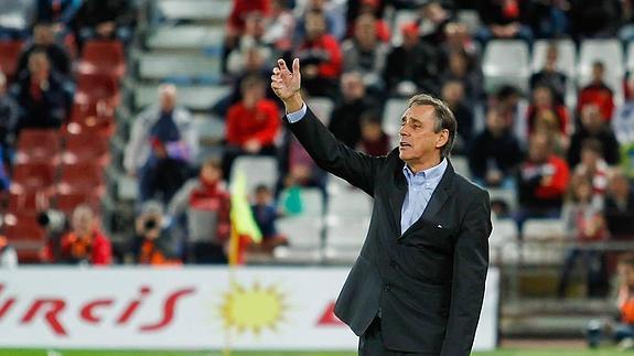 Miguel Ángel Portugal en el encuentro frente al Almería