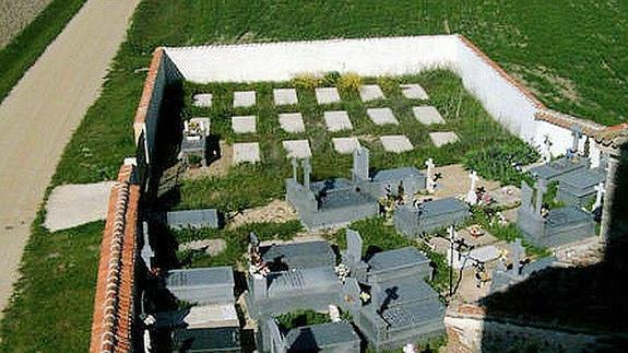 Sepulturas en el cementerio de Cobos. 