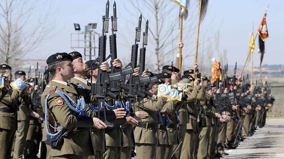 Farnesio completa la marcha de 58 militares a Córdoba y Badajoz