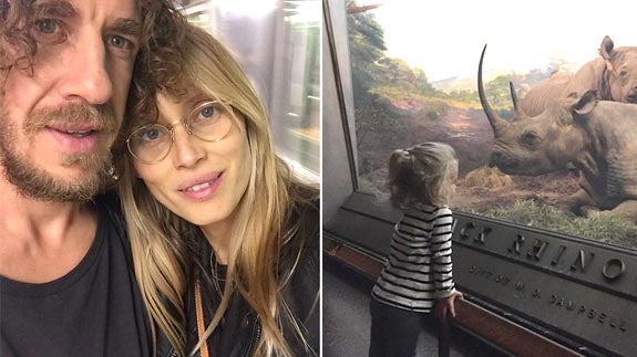 Carles Puyol y Vanesa Lorenzo; a su lado, la pequeña Manuela. Instagram