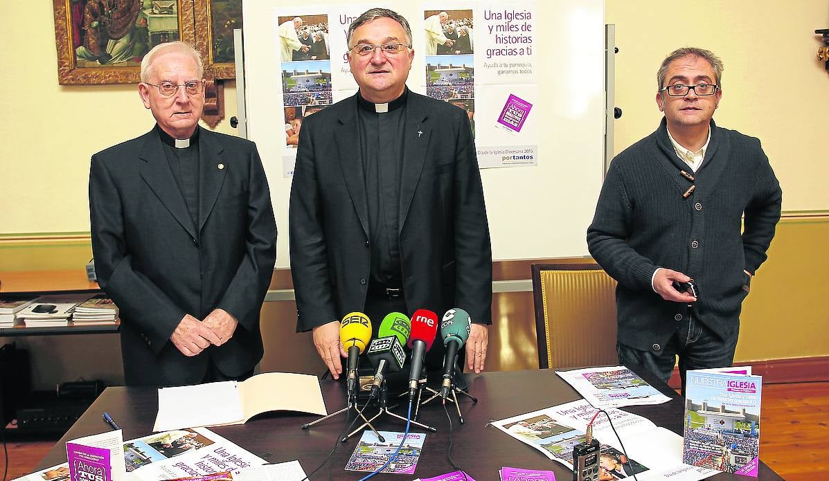 Ricardo Gómez Laso, Antonio Gómez Cantero y Domingo Pérez, antes de la rueda de prensa.A. Quintero