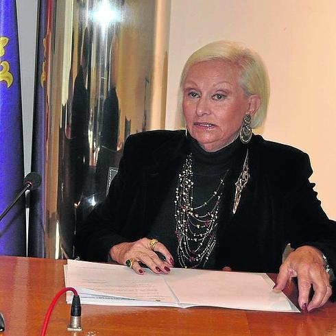 María Carrera durante la firma del convenio. 