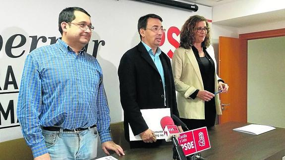 Juan Luis Cepa, Fernando Pablos y Ana Muñoz de la Peña, ayer. 