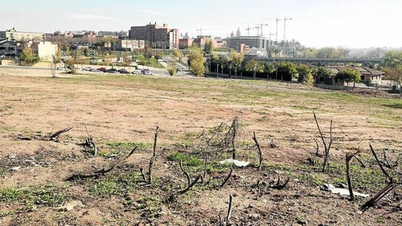 Uno de los terrenos que se adecentarán para convertirlos en lugares de aparcamiento. 