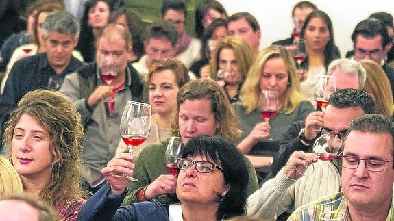 Cata dirigida en el Palacio Quintanar por Henar Olmos. 